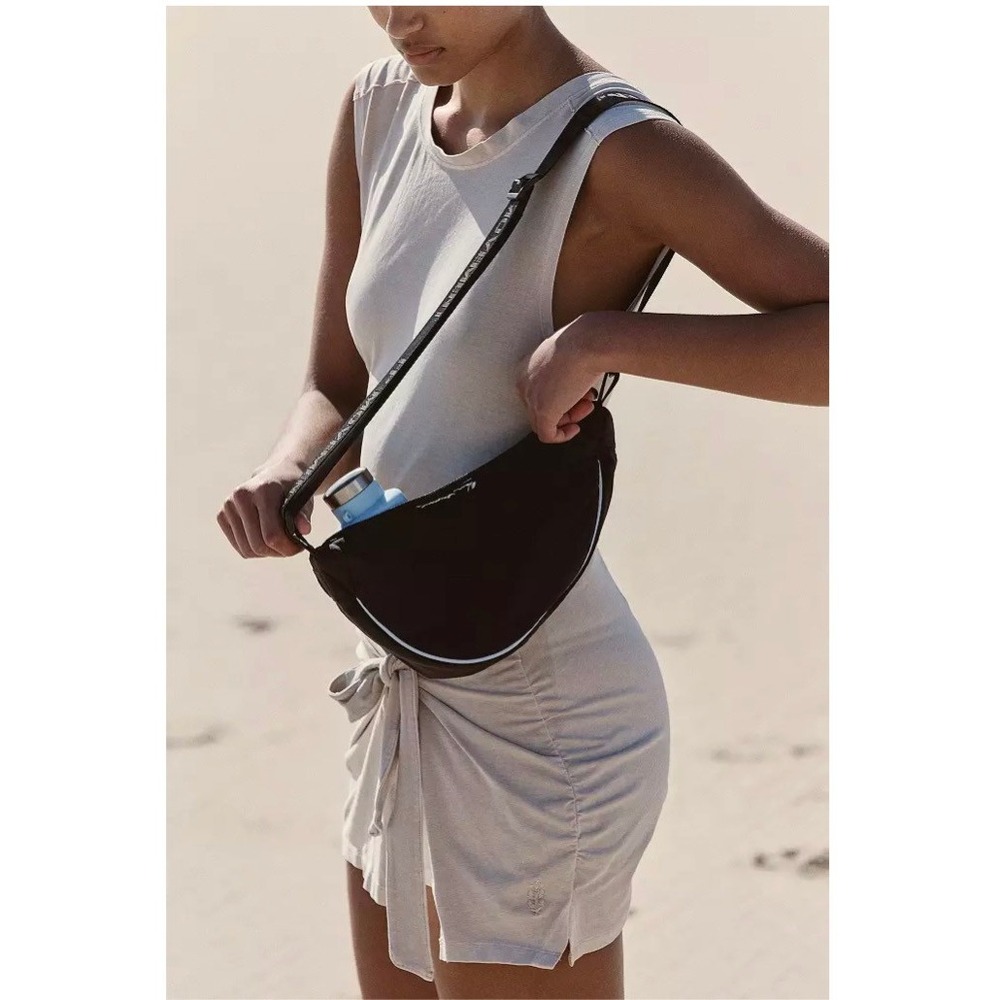 New NWT Free People Bulls Eye Sling Bag black crossbody hike zipper new NWT